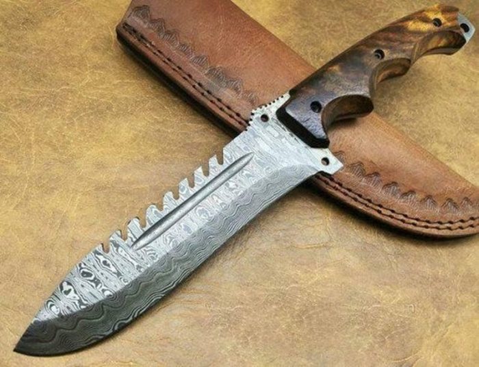Handmade Damascus Steel Hunting Tracker Knife