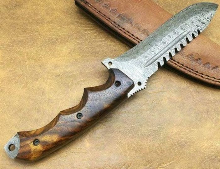 Handmade Damascus Steel Hunting Tracker Knife